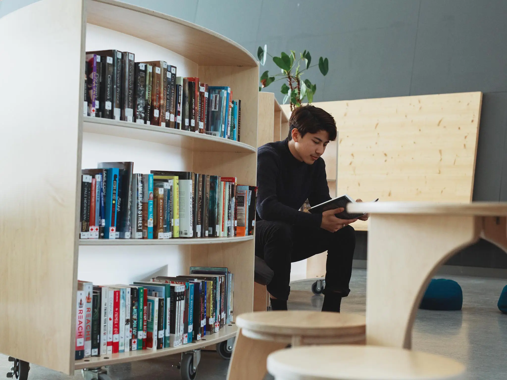 High-School-Furniture-Curved